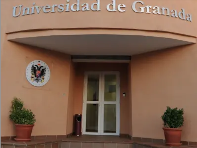 Puerta del Instituto de Migraciones